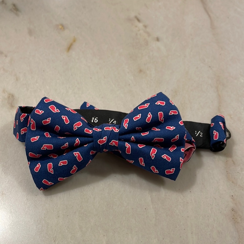 Vineyard Vines Silk Whales Boys Clip Bow Tie